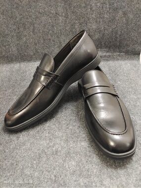 NWOB Vittorio Russo Jimmy Penny Loafer Black  Size 10M